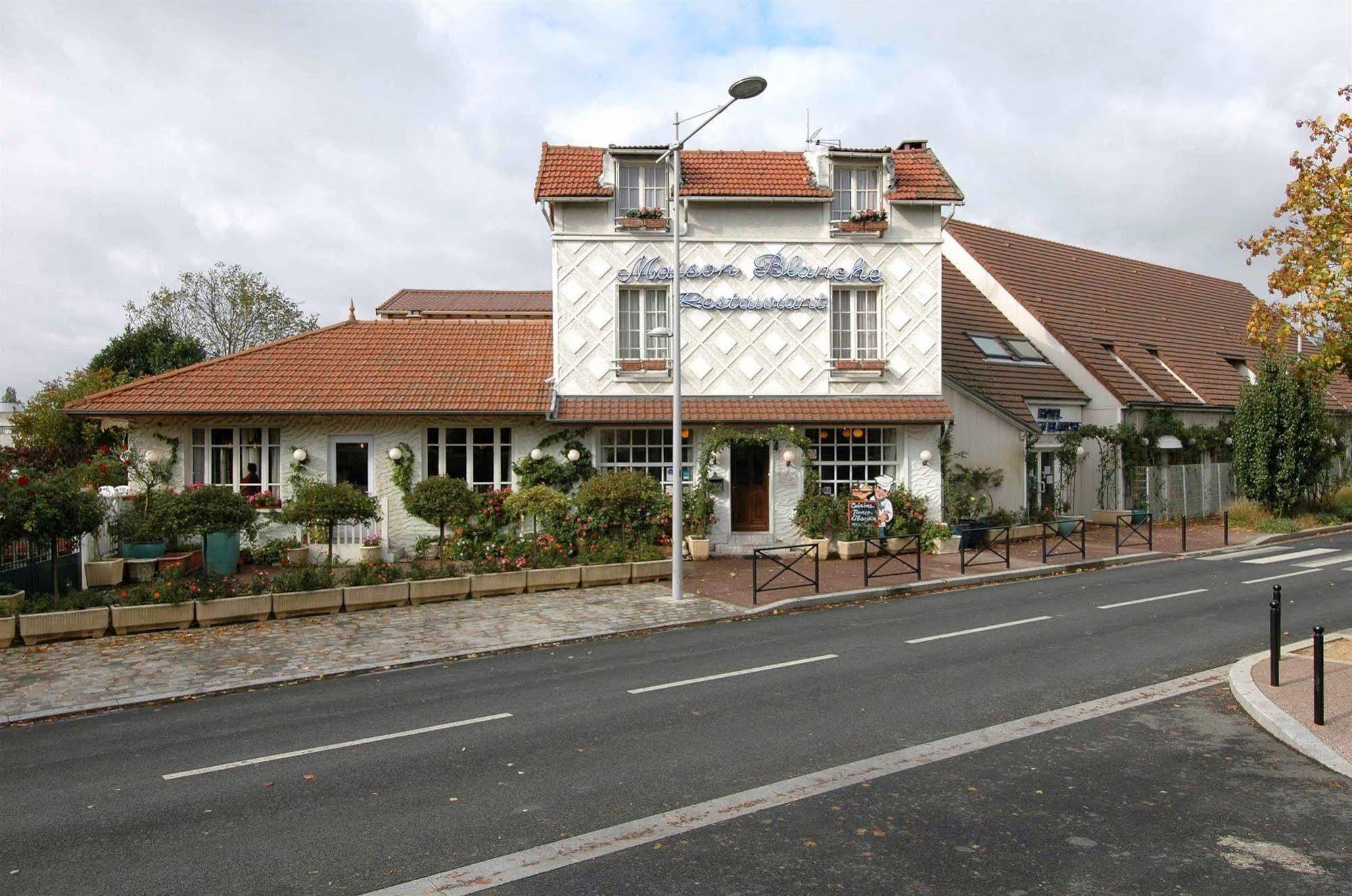 Hotel Restaurant Maison Blanche Rungis Esterno foto